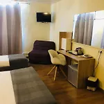 Empire Hotel 3*