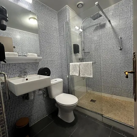 Empire Hotel 3*