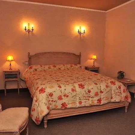Empire Hotel 3*