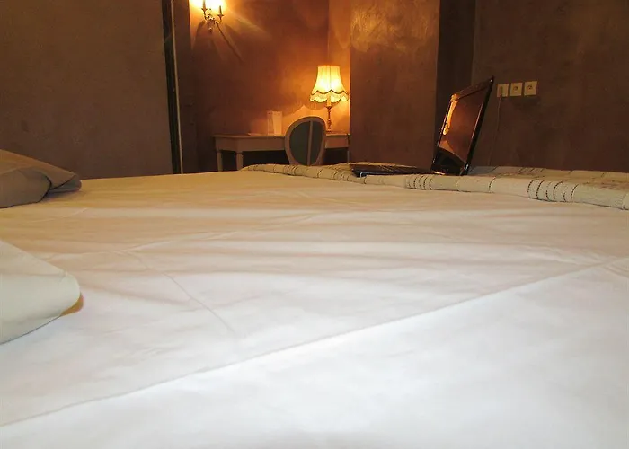 Hotell Empire Nîmes