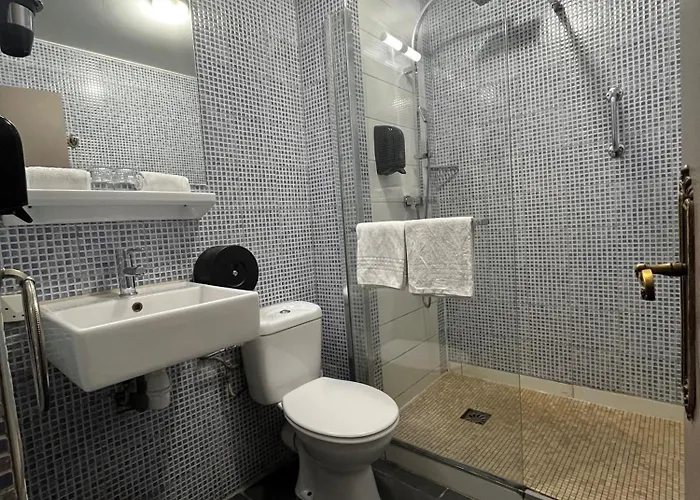 Empire Hotel 3*